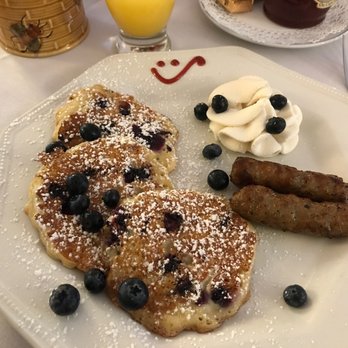 Candleberry Inn on Cape Cod - Pancakes - Bed & Breakfast Near Me - Brewster, Massachusetts