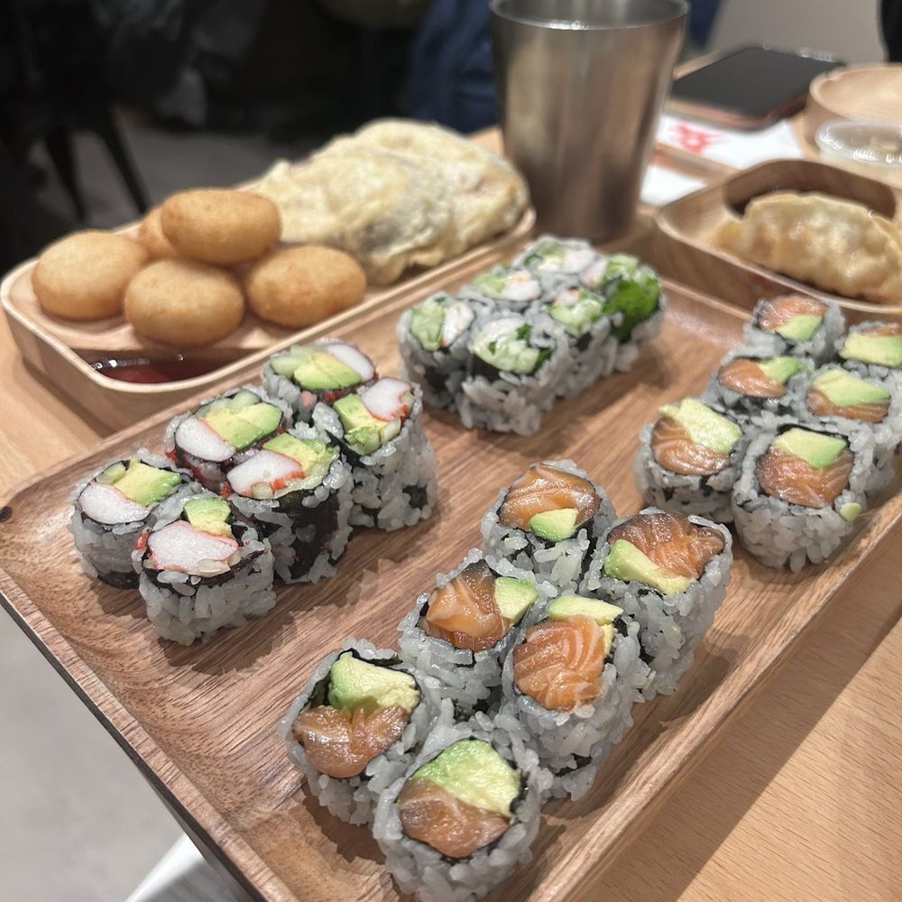 Akino - Sushi Bars Near Me - Elmhurst, New York Akino - Sushi Bars Near Me - Elmhurst, New York