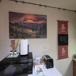 Mountain Meadows Inn - Dining area.