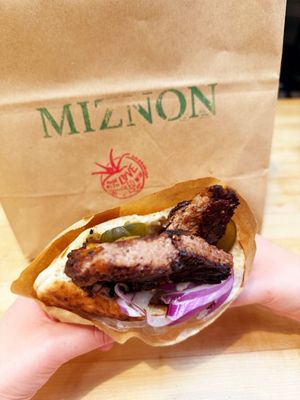 Miznon by null