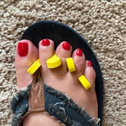 Happy Nails 9 - Clean pedi by Helen.