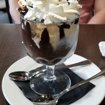 Twohey’s Restaurant - Large bittersweet sundae - New American Near Me - South Pasadena, California