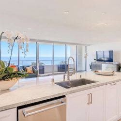Debra O'Neill - RE/MAX Real Estate - Nothing like a Ocean view from your kitchen. 1221 Ocean Ave, Santa Monica