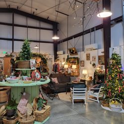 The Daisy & The Fern Antiques & Home Decor