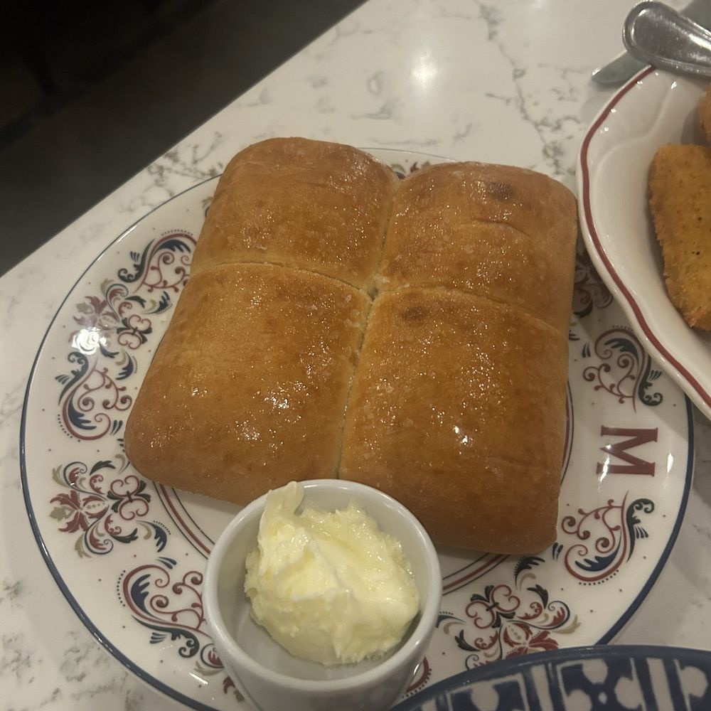 Maggiano's Little Italy - bread - Italian Near Me - Austin, Texas Maggiano's Little Italy - bread - Italian Near Me - Austin, Texas