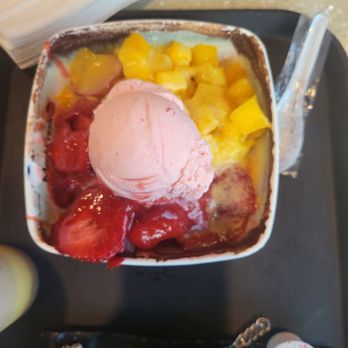 Meet Fresh - Strawberry and mango shaved ice with strawberry ice cream - Desserts Near Me - Houston, Texas Meet Fresh - Strawberry and mango shaved ice with strawberry ice cream - Desserts Near Me - Houston, Texas