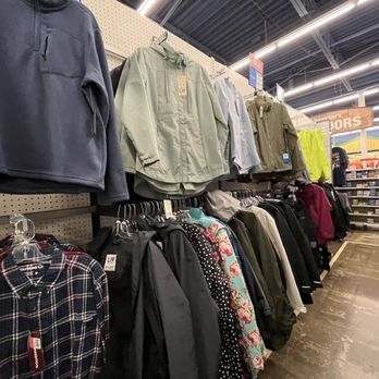Dunham's Sports - Sports Wear Near Me - Allen Park, Michigan Dunham's Sports - Sports Wear Near Me - Allen Park, Michigan
