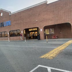 Food Lion - Easy entrance is locked. This side is where majority of the disabled spots are.