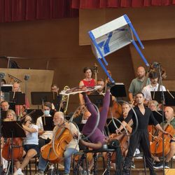 Big Bus Tours Chicago - The park's symphony orchestra rehearsing with an amazing juggler doing her thing