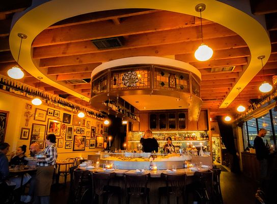 Queen's Raw Bar & Grill by null