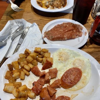 Eggs 'n Things Ko Olina - Corn beef hash Portuguese sausage and locomoco - American Near Me - Kapolei, Hawaii Eggs 'n Things Ko Olina - Corn beef hash Portuguese sausage and locomoco - American Near Me - Kapolei, Hawaii
