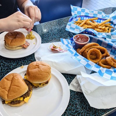 Charlies Hamburgers by null