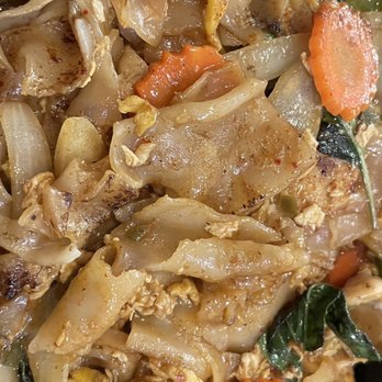 Siam Corner Thai Kitchen & Pho - Drunken Noodle chicken - Thai Near Me - Windsor, Connecticut
