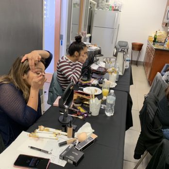 The Glamobile - Hands on makeup classes. Private groups classes available upon request. - Makeup Artists Near Me The Glamobile - Hands on makeup classes. Private groups classes available upon request. - Makeup Artists Near Me