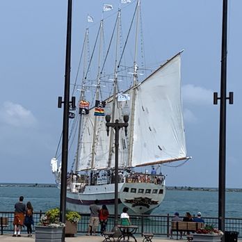 Navy Pier - Sailing tour - Landmarks & Historical Buildings Near Me - Chicago, Illinois