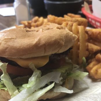 JW's - Cheeseburger with jalapeño and waffle fries - American Near Me - Waurika, Oklahoma JW's - Cheeseburger with jalapeño and waffle fries - American Near Me - Waurika, Oklahoma