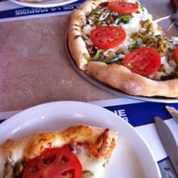 Pizzéria Italia - Vegetarian with half pepperoni - mmmm.
