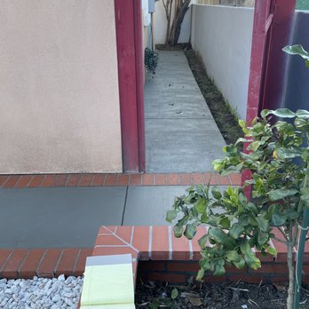 Nava Concrete - Side concrete strip with drainage / planting area - Masonry/Concrete Near Me