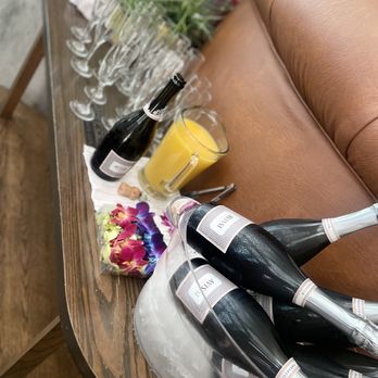 Maplewood Kitchen and Bar - Front table of mimosas - Breakfast & Brunch Near Me - Cincinnati, Ohio Maplewood Kitchen and Bar - Front table of mimosas - Breakfast & Brunch Near Me - Cincinnati, Ohio