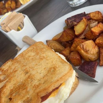 Over Easy - 2 egg sandwich - Breakfast & Brunch Near Me - Kailua, Hawaii Over Easy - 2 egg sandwich - Breakfast & Brunch Near Me - Kailua, Hawaii