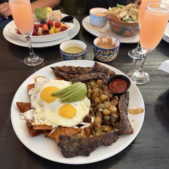 Casa Chida - Chilaquiles de Casa mimosas - Mexican Near Me - Los Angeles, California Casa Chida - Chilaquiles de Casa mimosas - Mexican Near Me - Los Angeles, California