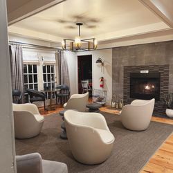 Cornell Inn - Common area in the main building