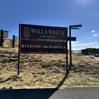 Bledsoe Family Winery - Wine Tasting Room Near Me - Walla Walla, Washington