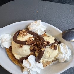 Emiliano's Italian Restaurant - Caramelized Banana slip with toasted almonds and Nutella amazing!!!!