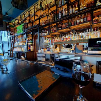 Hotel Indigo Silverthorne - The hotel's restaurant bar - Hotels Near Me - Silverthorne, Colorado Hotel Indigo Silverthorne - The hotel's restaurant bar - Hotels Near Me - Silverthorne, Colorado