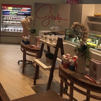 Pronto by Giada - Pronto by Giada at Caesar's Palace entry and line up area - Sandwiches Near Me - Las Vegas, Nevada