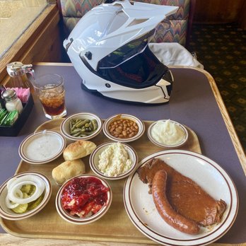 Underwood's Cafeteria - Barbeque Near Me - Brownwood, Texas