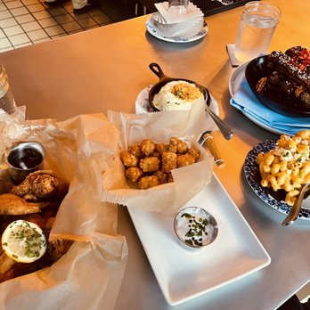 Root & Bone Indianapolis - Fried chicken Brined in sweet tea, truffled tater tots, Mac and cheese, grits, and BBQ Brûléed Spare Ribs - American Near Me - Indianapolis, Indiana Root & Bone Indianapolis - Fried chicken Brined in sweet tea, truffled tater tots, Mac and cheese, grits, and BBQ Brûléed Spare Ribs - American Near Me - Indianapolis, Indiana