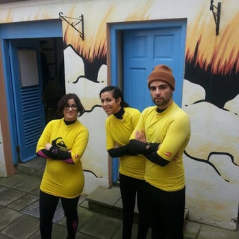 Bundoran Surf - Friends before the lesson - Outdoor Gear Near Me - Bundoran, DL