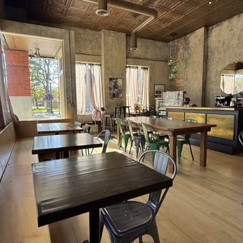 Engine Room Deep Dish Pizza - Nice seating area - Pizza Near Me - Livingston, Montana Engine Room Deep Dish Pizza - Nice seating area - Pizza Near Me - Livingston, Montana