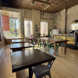 Engine Room Deep Dish Pizza - Nice seating area