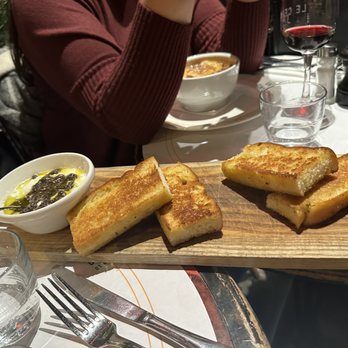 Café Central - Focaccia with truffle cheese dip - Cafes Near Me - Paris, 75 Café Central - Focaccia with truffle cheese dip - Cafes Near Me - Paris, 75