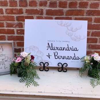 Magical Events by Yami - Sign with easel provided by Yami - Photo Booth Rentals Near Me Magical Events by Yami - Sign with easel provided by Yami - Photo Booth Rentals Near Me