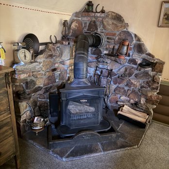 Gold Mountain Manor - In the room - Hotels Near Me - Big Bear City, California