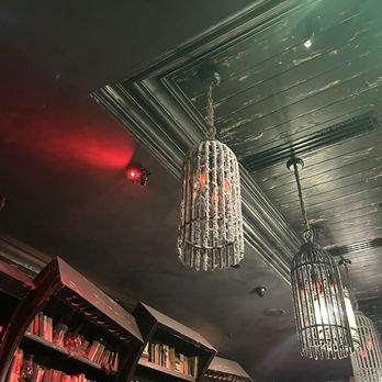 Gideon's Bakehouse - Decor - Bakeries Near Me - Lake Buena Vista, Florida