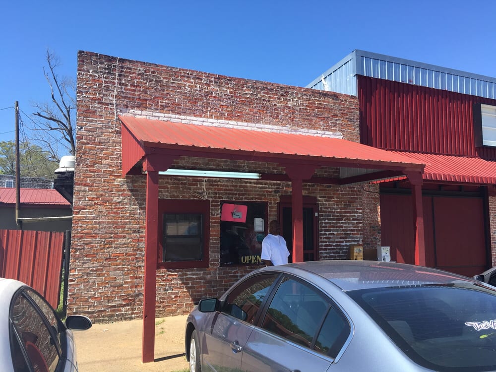 LINDA’S CAFE CLOSED US 51, Vaiden, Mississippi Burgers