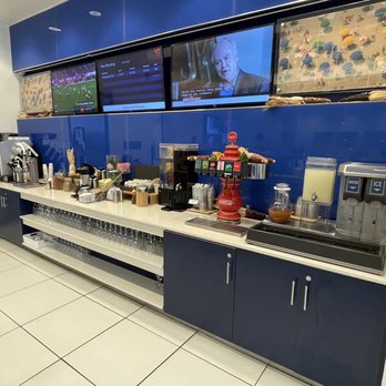 Delta Sky Club - Self serve drink bar including Goose Island IPA on tap - Airport Lounges Near Me - Philadelphia, Pennsylvania Delta Sky Club - Self serve drink bar including Goose Island IPA on tap - Airport Lounges Near Me - Philadelphia, Pennsylvania