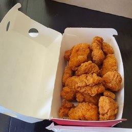 Small box of chicken without fry, totally different than the one they show in the app.