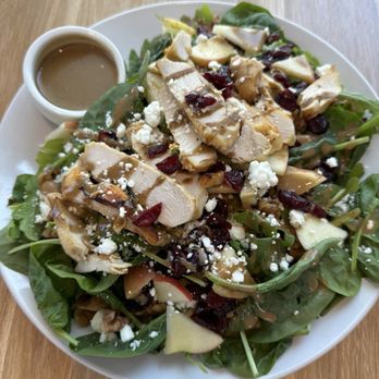 Criscito Pizza - salad with marinated chicken breast - Pizza Near Me - San Diego, California Criscito Pizza - salad with marinated chicken breast - Pizza Near Me - San Diego, California