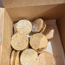 Paulina Escanes- Bakery - Alfajores con Dulce de Leche
