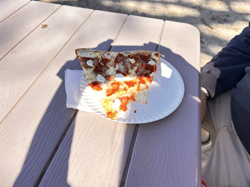 Linda's Riverside Pizzeria & Cafe