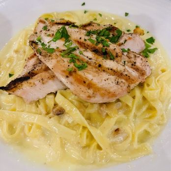 La Strada - Fettuccine Alfredo with chicken - Italian Near Me - Reno, Nevada La Strada - Fettuccine Alfredo with chicken - Italian Near Me - Reno, Nevada