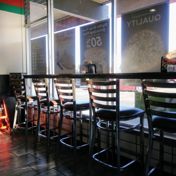 Pizza Twist - Seating area - Pizza Near Me - Kent, Washington Pizza Twist - Seating area - Pizza Near Me - Kent, Washington