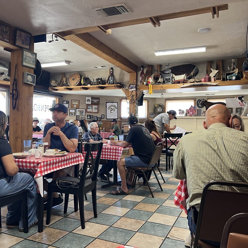 Farmers Den - Restaurant Interior - American Near Me - Crows Landing, California