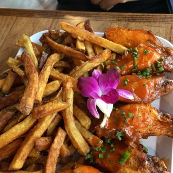 The Yard - Newark - Chicken wing combo - American Near Me - Newark, New Jersey