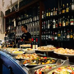 ChiaroScuro - Always a good sign when the bar top is loaded with snacks!
